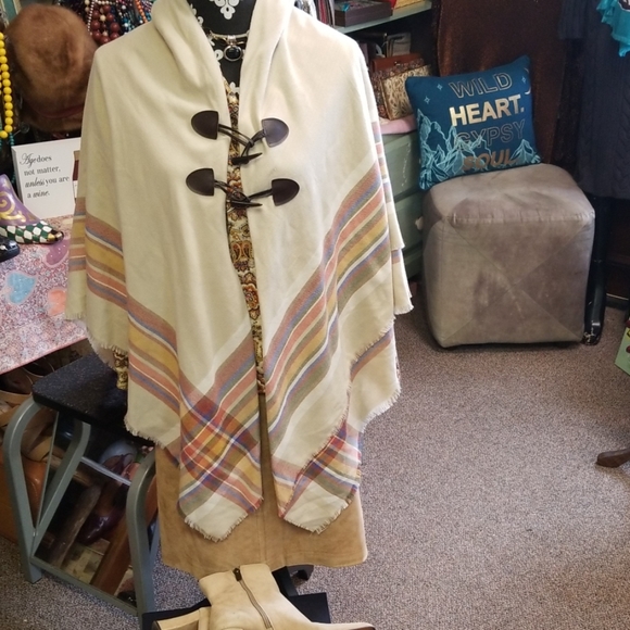 Western Look Cape - Picture 3 of 6